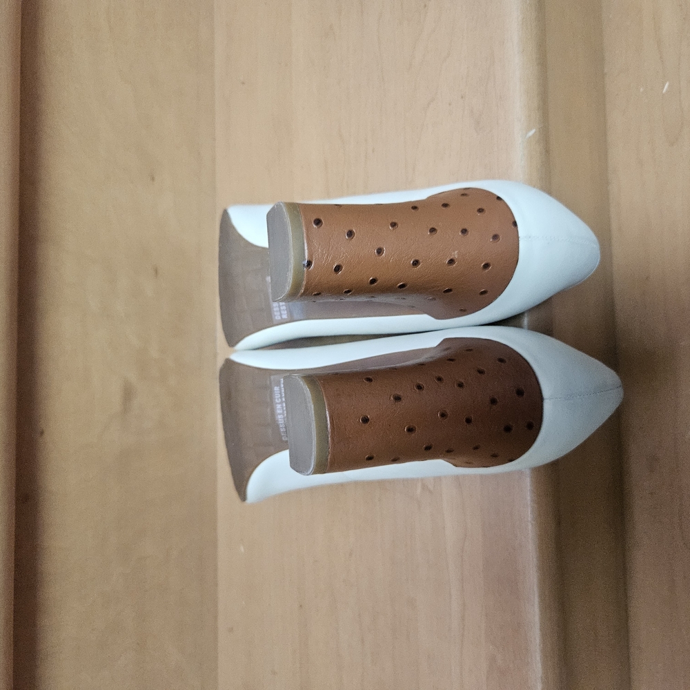 Elegant Two-Tone Women's Pumps - Picture 4 of 6